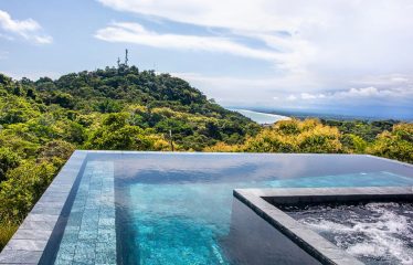 LUXURY PROPERTY WITH MOUNTAINS VIEWS, IN QUEPOS – 1.32 ACRES