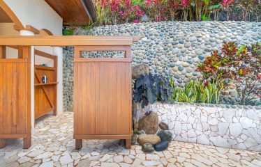 PROPERTY WITH AMAZING WHALE TAIL VIEW 3 BEDROOM HOME, IN UVITA – 1.58 ACRES