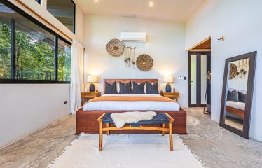 VILLA SOMBRA PROPERTY WITH FIVE BEDROOMS AND FOREST VIEWS, IN LA ALFOMBRA – 2.5 ACRES