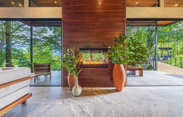 VILLA SOMBRA PROPERTY WITH FIVE BEDROOMS AND FOREST VIEWS, IN LA ALFOMBRA – 2.5 ACRES