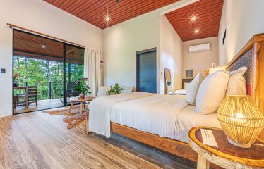 VILLA SOMBRA PROPERTY WITH FIVE BEDROOMS AND FOREST VIEWS, IN LA ALFOMBRA – 2.5 ACRES