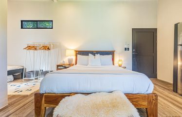 VILLA SOMBRA PROPERTY WITH FIVE BEDROOMS AND FOREST VIEWS, IN LA ALFOMBRA – 2.5 ACRES