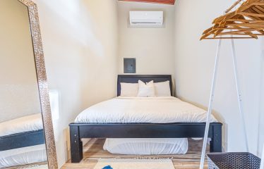 VILLA SOMBRA PROPERTY WITH FIVE BEDROOMS AND FOREST VIEWS, IN LA ALFOMBRA – 2.5 ACRES