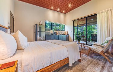 VILLA SOMBRA PROPERTY WITH FIVE BEDROOMS AND FOREST VIEWS, IN LA ALFOMBRA – 2.5 ACRES