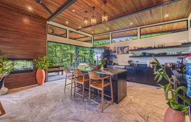 VILLA SOMBRA PROPERTY WITH FIVE BEDROOMS AND FOREST VIEWS, IN LA ALFOMBRA – 2.5 ACRES