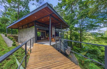 VILLA SOMBRA PROPERTY WITH FIVE BEDROOMS AND FOREST VIEWS, IN LA ALFOMBRA – 2.5 ACRES