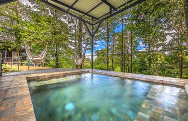 VILLA SOMBRA PROPERTY WITH FIVE BEDROOMS AND FOREST VIEWS, IN LA ALFOMBRA – 2.5 ACRES