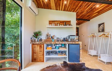 VILLA SOMBRA PROPERTY WITH FIVE BEDROOMS AND FOREST VIEWS, IN LA ALFOMBRA – 2.5 ACRES