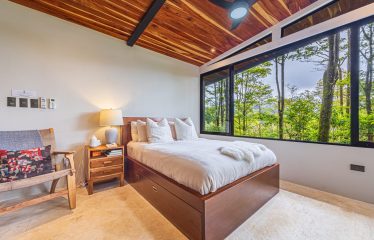 VILLA SOMBRA PROPERTY WITH FIVE BEDROOMS AND FOREST VIEWS, IN LA ALFOMBRA – 2.5 ACRES