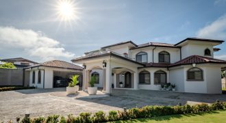 LUXURY PROPERTY WITH SIX BEDROOM, IN PALMARES PEREZ ZELEDON – 0.68 ACRES