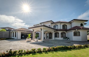 LUXURY PROPERTY WITH SIX BEDROOM, IN PALMARES PEREZ ZELEDON – 0.68 ACRES