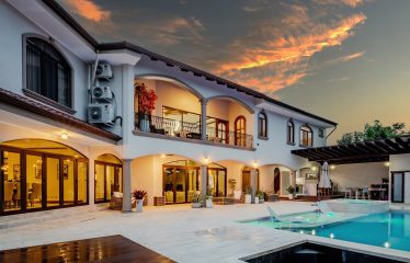 LUXURY PROPERTY WITH SIX BEDROOM, IN PALMARES PEREZ ZELEDON – 0.68 ACRES