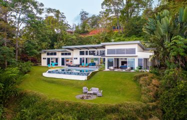 VILLA LUNA PROPERTY WITH THREE BEDROOMS AND SUNSET VIEWS, IN ESCALERAS – 0.66 ACRES