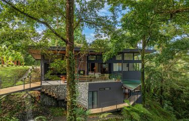 VILLA SOMBRA PROPERTY WITH FIVE BEDROOMS AND FOREST VIEWS, IN LA ALFOMBRA – 2.5 ACRES