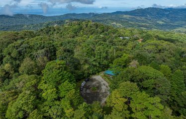 VILLA SOMBRA PROPERTY WITH FIVE BEDROOMS AND FOREST VIEWS, IN LA ALFOMBRA – 2.5 ACRES