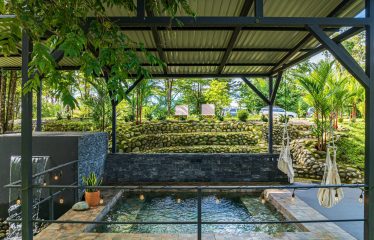 VILLA SOMBRA PROPERTY WITH FIVE BEDROOMS AND FOREST VIEWS, IN LA ALFOMBRA – 2.5 ACRES