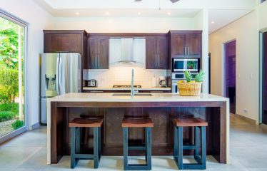 VILLA LUNA PROPERTY WITH THREE BEDROOMS AND SUNSET VIEWS, IN ESCALERAS – 0.66 ACRES