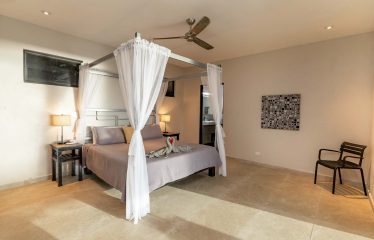 VILLA CIELO AZUL LUXURY PROPERTY WITH SIX BEDROOMS AND OCEAN VIEWS, IN JARDINES DEL MORETE UVITA – 0.55 ACRES