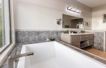 VILLA CIELO AZUL LUXURY PROPERTY WITH SIX BEDROOMS AND OCEAN VIEWS, IN JARDINES DEL MORETE UVITA – 0.55 ACRES