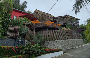 VILLA JARDIN PROPERTY WITH FIVE BEDROOM AND OCEAN VIEWS, IN MANUEL ANTONIO – 0.24 ACRES