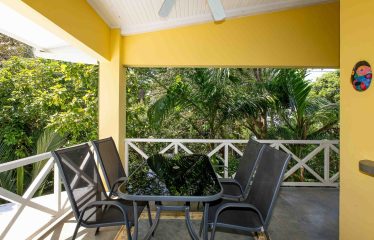 CASA AMABLE PROPERTY WITH THREE BEDROOM, IN MANUEL ANTONIO – 0.27 ACRES