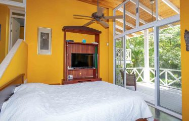 CASA AMABLE PROPERTY WITH THREE BEDROOM, IN MANUEL ANTONIO – 0.27 ACRES