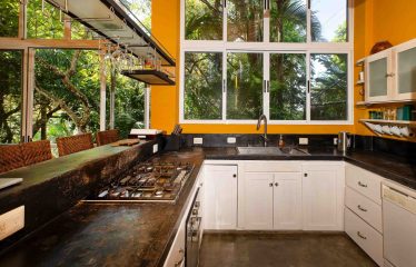 CASA AMABLE PROPERTY WITH THREE BEDROOM, IN MANUEL ANTONIO – 0.27 ACRES