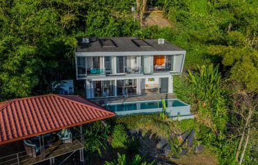 PROPERTY WITH THREE BEDROOM WITH BALCONY AND PANORAMIC VIEWS OF THE OCEAN AND SUNRISE, IN DOMINICAL AYACUCHO – 0.3 ACRES