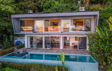 PROPERTY WITH THREE BEDROOM WITH BALCONY AND PANORAMIC VIEWS OF THE OCEAN AND SUNRISE, IN DOMINICAL AYACUCHO – 0.3 ACRES