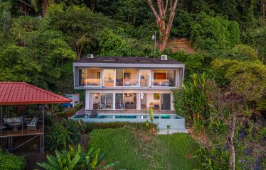 PROPERTY WITH THREE BEDROOM WITH BALCONY AND PANORAMIC VIEWS OF THE OCEAN AND SUNRISE, IN DOMINICAL AYACUCHO – 0.3 ACRES