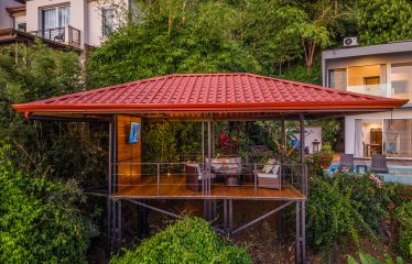 PROPERTY WITH THREE BEDROOM WITH BALCONY AND PANORAMIC VIEWS OF THE OCEAN AND SUNRISE, IN DOMINICAL AYACUCHO – 0.3 ACRES