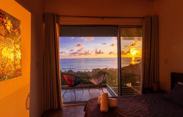 PROPERTY WITH THREE BEDROOM WITH BALCONY AND PANORAMIC VIEWS OF THE OCEAN AND SUNRISE, IN DOMINICAL AYACUCHO – 0.3 ACRES