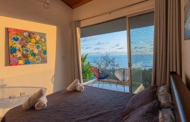 PROPERTY WITH THREE BEDROOM WITH BALCONY AND PANORAMIC VIEWS OF THE OCEAN AND SUNRISE, IN DOMINICAL AYACUCHO – 0.3 ACRES