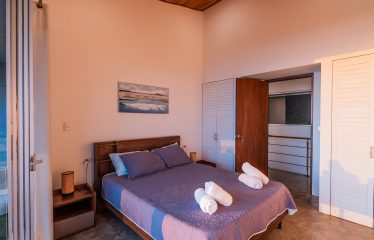 PROPERTY WITH THREE BEDROOM WITH BALCONY AND PANORAMIC VIEWS OF THE OCEAN AND SUNRISE, IN DOMINICAL AYACUCHO – 0.3 ACRES