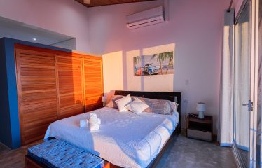 PROPERTY WITH THREE BEDROOM WITH BALCONY AND PANORAMIC VIEWS OF THE OCEAN AND SUNRISE, IN DOMINICAL AYACUCHO – 0.3 ACRES