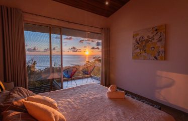 PROPERTY WITH THREE BEDROOM WITH BALCONY AND PANORAMIC VIEWS OF THE OCEAN AND SUNRISE, IN DOMINICAL AYACUCHO – 0.3 ACRES