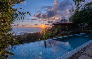 PROPERTY WITH THREE BEDROOM WITH BALCONY AND PANORAMIC VIEWS OF THE OCEAN AND SUNRISE, IN DOMINICAL AYACUCHO – 0.3 ACRES