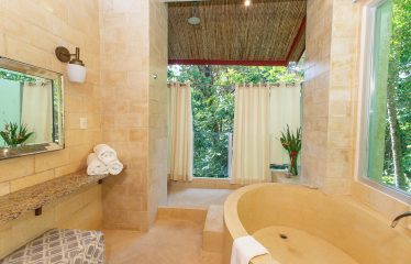 CASA FANTASTICA PROPERTY WITH TEN BEDROOMS AND OCEAN VIEWS, IN MANUEL ANTONIO – 1.3 ACRES