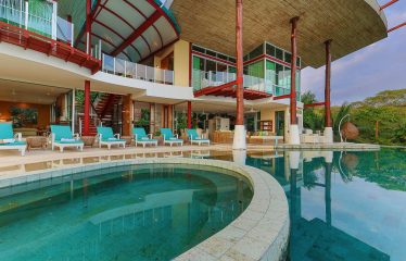 CASA FANTASTICA PROPERTY WITH TEN BEDROOMS AND OCEAN VIEWS, IN MANUEL ANTONIO – 1.3 ACRES