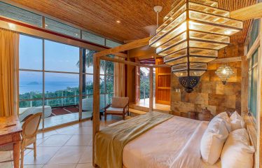 CASA FANTASTICA PROPERTY WITH TEN BEDROOMS AND OCEAN VIEWS, IN MANUEL ANTONIO – 1.3 ACRES