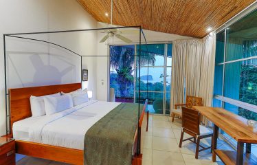 CASA FANTASTICA PROPERTY WITH TEN BEDROOMS AND OCEAN VIEWS, IN MANUEL ANTONIO – 1.3 ACRES