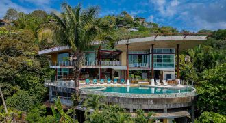 CASA FANTASTICA PROPERTY WITH TEN BEDROOMS AND OCEAN VIEWS, IN MANUEL ANTONIO – 1.3 ACRES