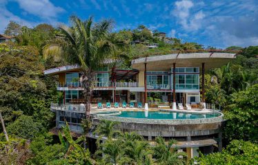 CASA FANTASTICA PROPERTY WITH TEN BEDROOMS AND OCEAN VIEWS, IN MANUEL ANTONIO – 1.3 ACRES