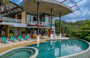 CASA FANTASTICA PROPERTY WITH TEN BEDROOMS AND OCEAN VIEWS, IN MANUEL ANTONIO – 1.3 ACRES