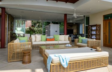 CASA FANTASTICA PROPERTY WITH TEN BEDROOMS AND OCEAN VIEWS, IN MANUEL ANTONIO – 1.3 ACRES