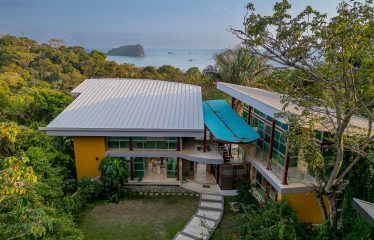 CASA FANTASTICA PROPERTY WITH TEN BEDROOMS AND OCEAN VIEWS, IN MANUEL ANTONIO – 1.3 ACRES
