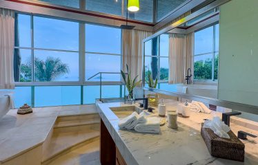CASA FANTASTICA PROPERTY WITH TEN BEDROOMS AND OCEAN VIEWS, IN MANUEL ANTONIO – 1.3 ACRES