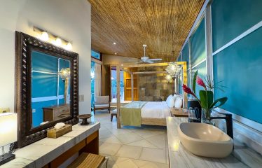 CASA FANTASTICA PROPERTY WITH TEN BEDROOMS AND OCEAN VIEWS, IN MANUEL ANTONIO – 1.3 ACRES