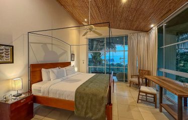 CASA FANTASTICA PROPERTY WITH TEN BEDROOMS AND OCEAN VIEWS, IN MANUEL ANTONIO – 1.3 ACRES