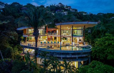 CASA FANTASTICA PROPERTY WITH TEN BEDROOMS AND OCEAN VIEWS, IN MANUEL ANTONIO – 1.3 ACRES